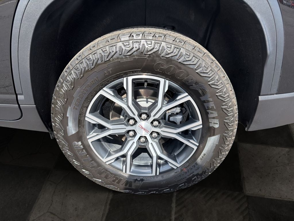 2025 GMC Acadia AT4