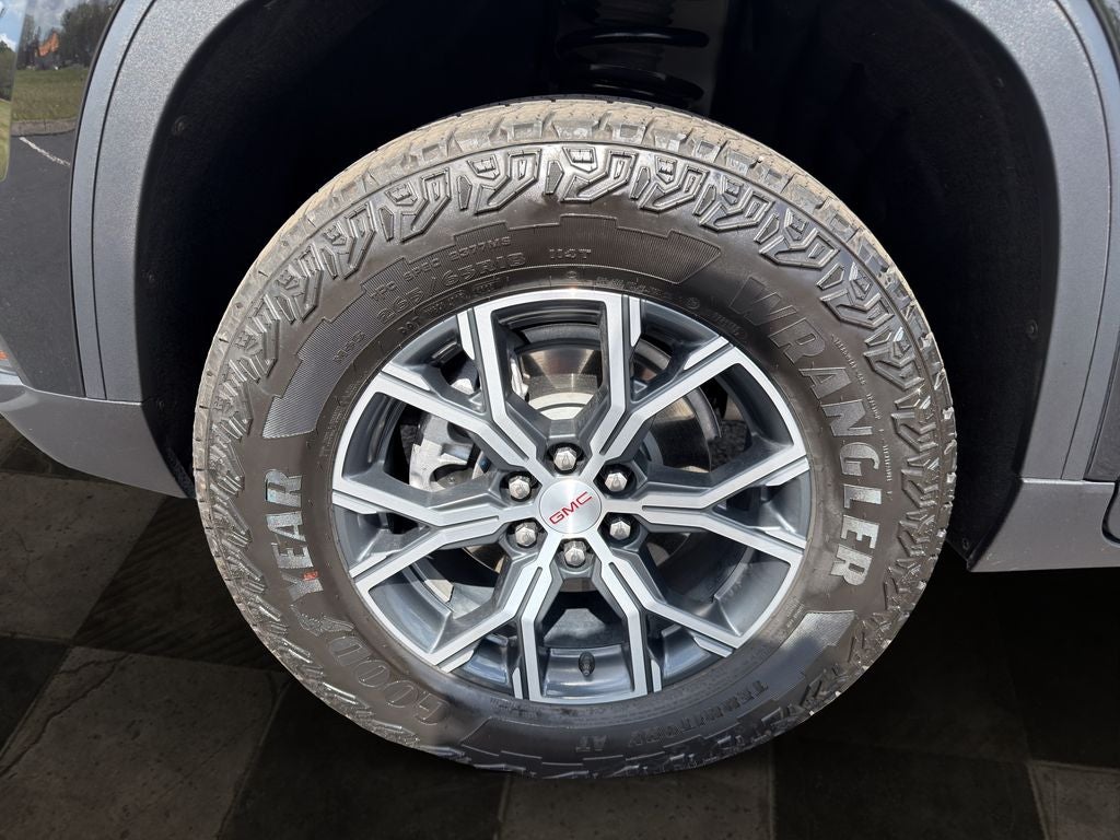 2025 GMC Acadia AT4