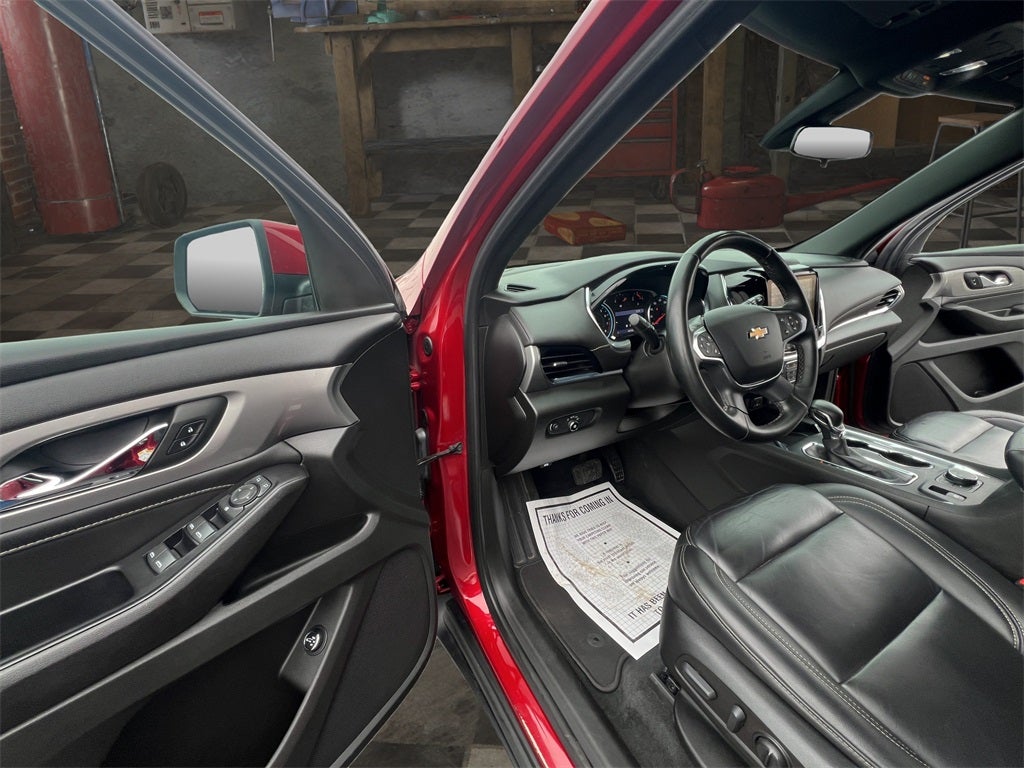 2023 Chevrolet Traverse LT Leather
