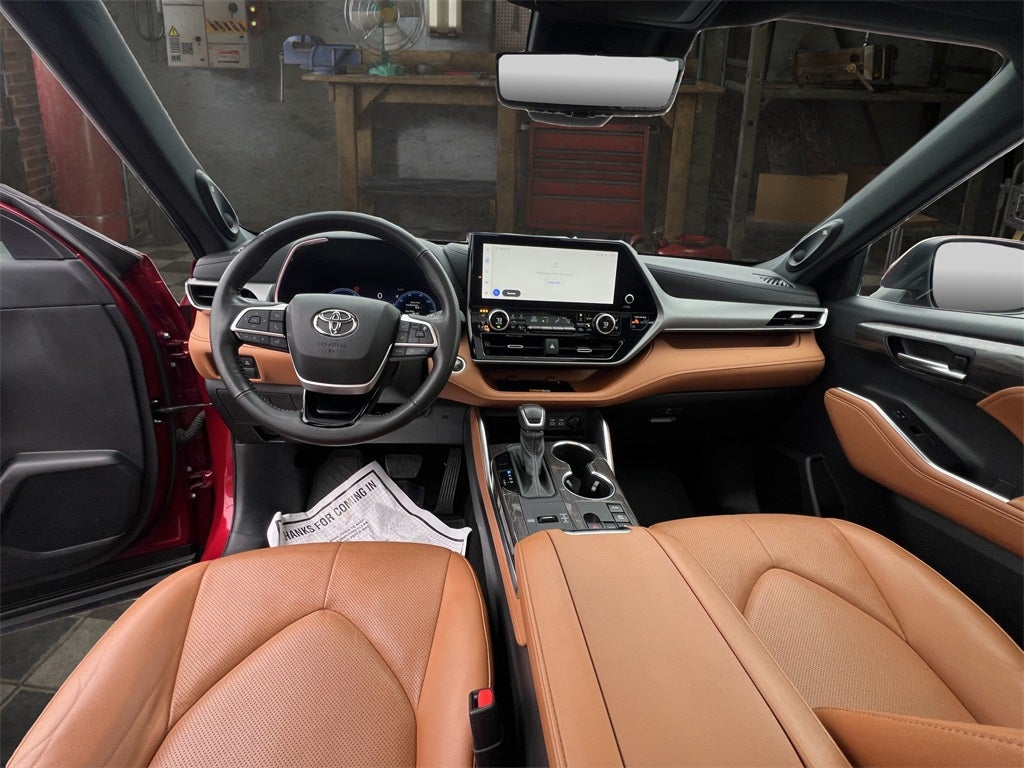 2024 Toyota Highlander Hybrid Platinum
