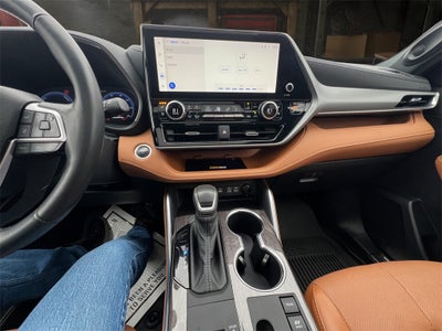 2024 Toyota Highlander Hybrid Platinum