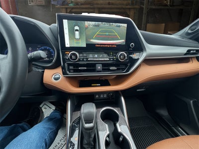 2024 Toyota Highlander Hybrid Platinum