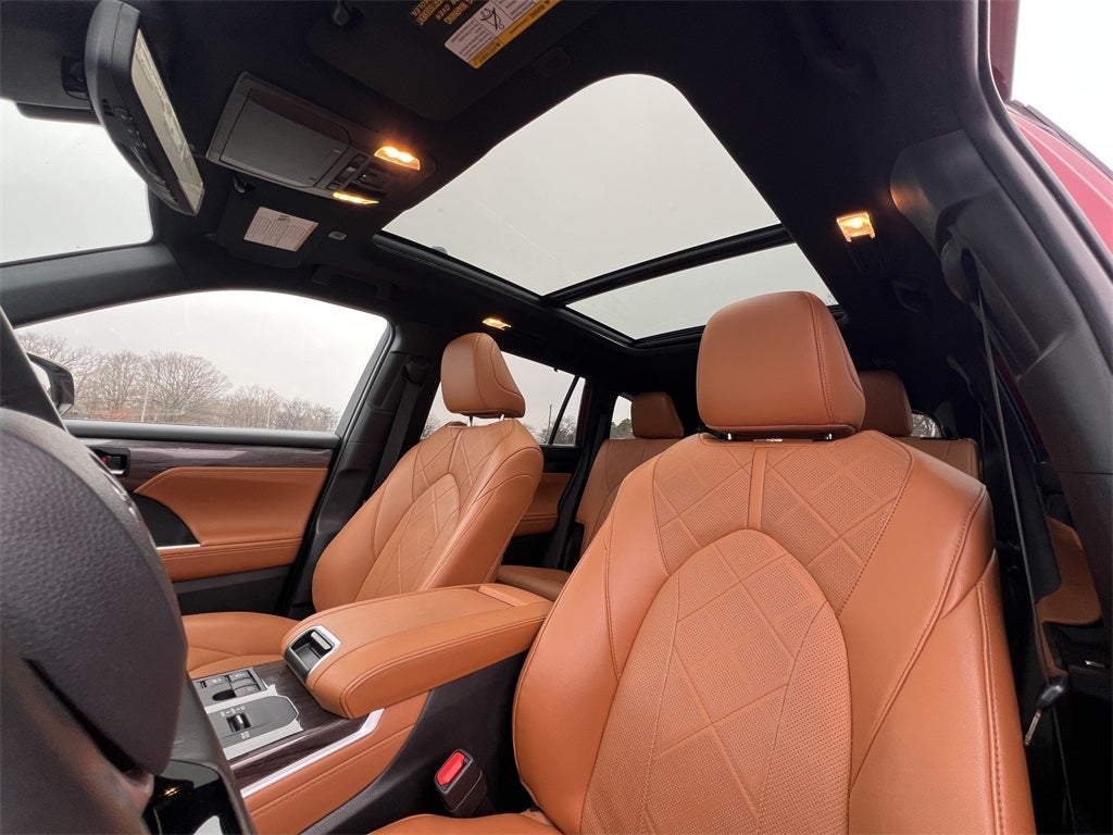 2024 Toyota Highlander Hybrid Platinum