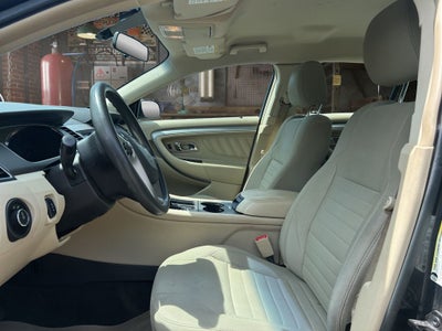2016 Ford Taurus SE