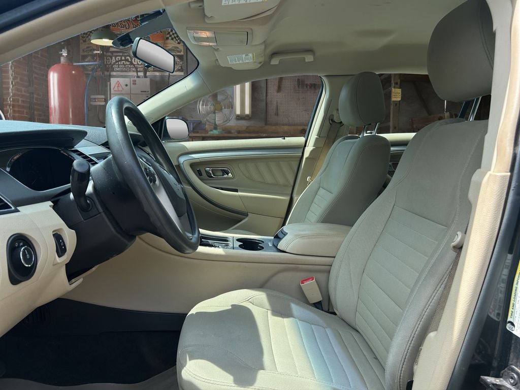 2016 Ford Taurus SE
