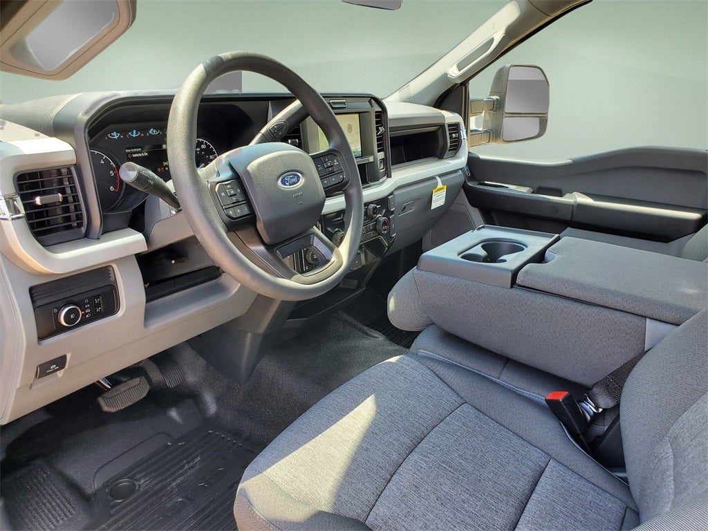 2025 Ford Chassis Cab F-350® XL