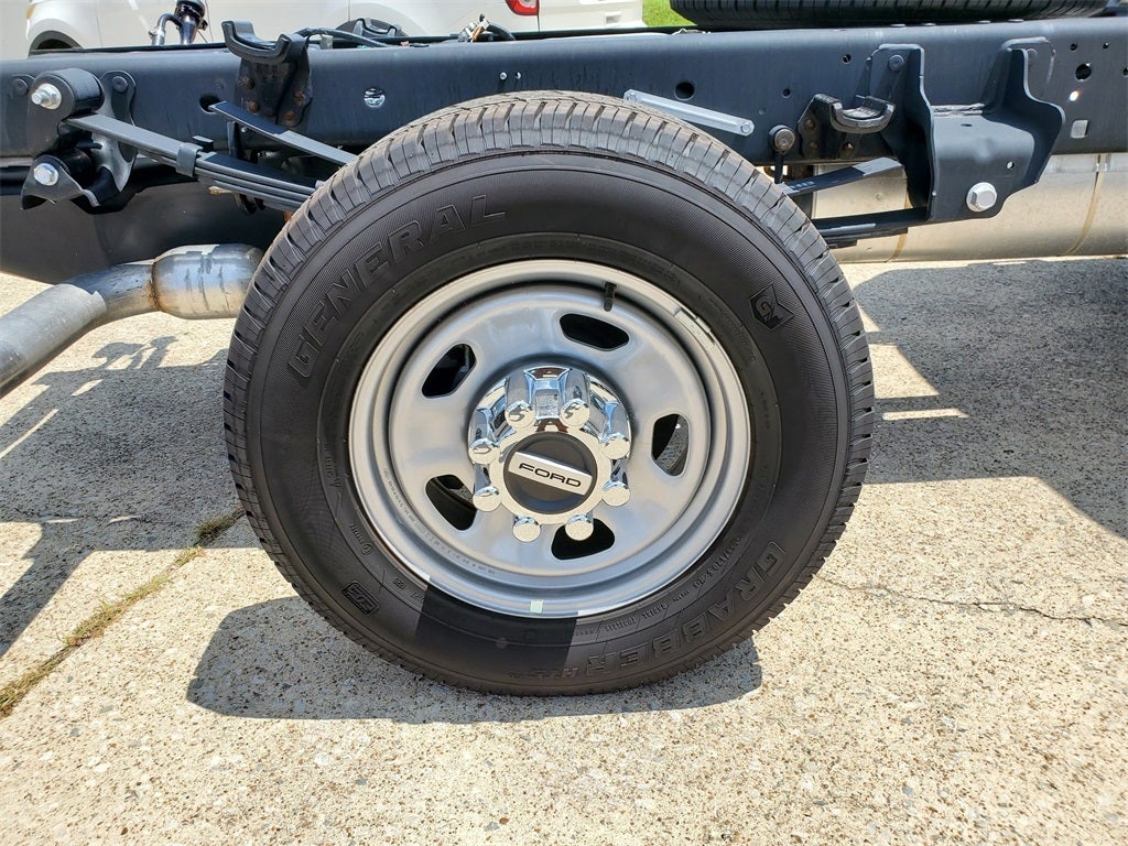 2025 Ford Chassis Cab F-350® XL