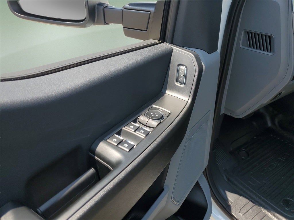 2025 Ford Chassis Cab F-350® XL