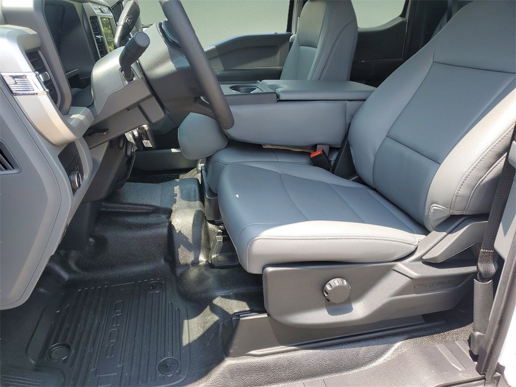 2025 Ford Chassis Cab F-350® XL