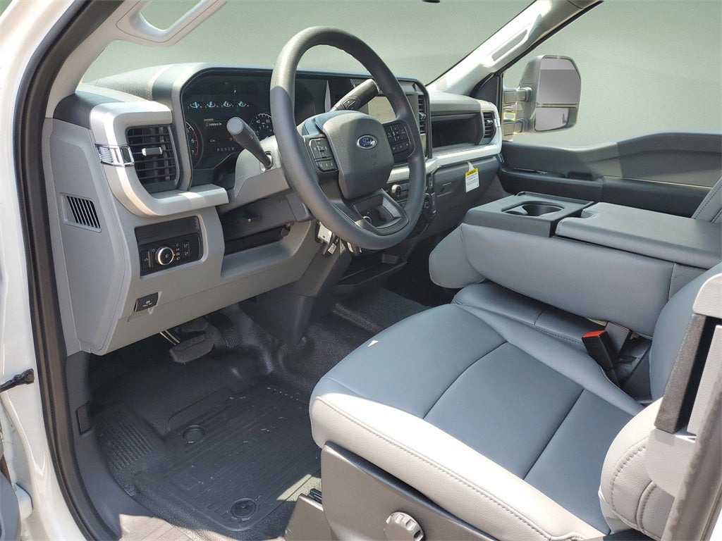 2025 Ford Chassis Cab F-350® XL