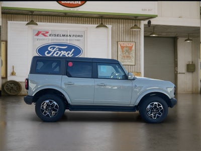 2025 Ford Bronco Outer Banks®