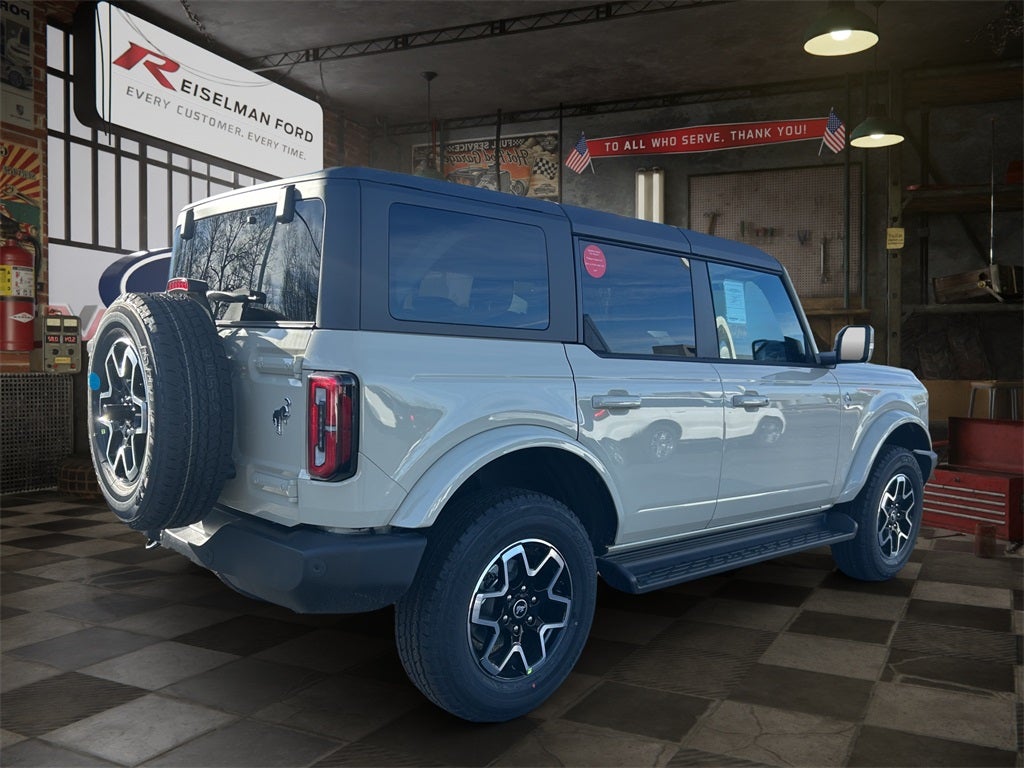 2025 Ford Bronco Outer Banks®