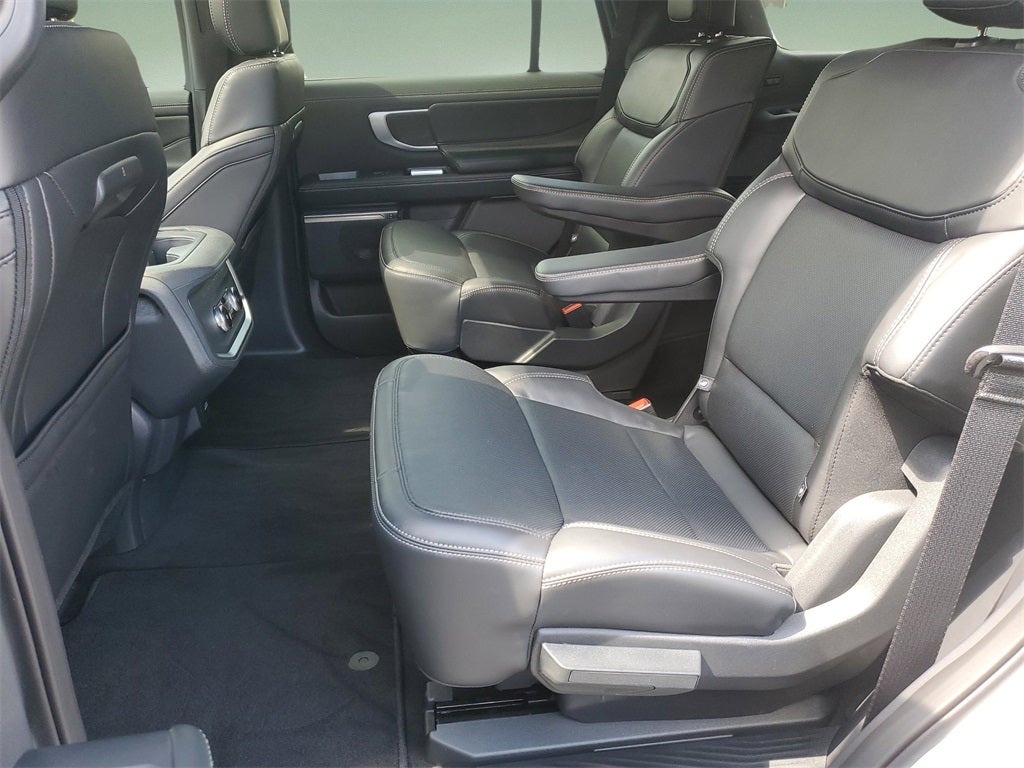 2025 Ford Expedition Platinum®
