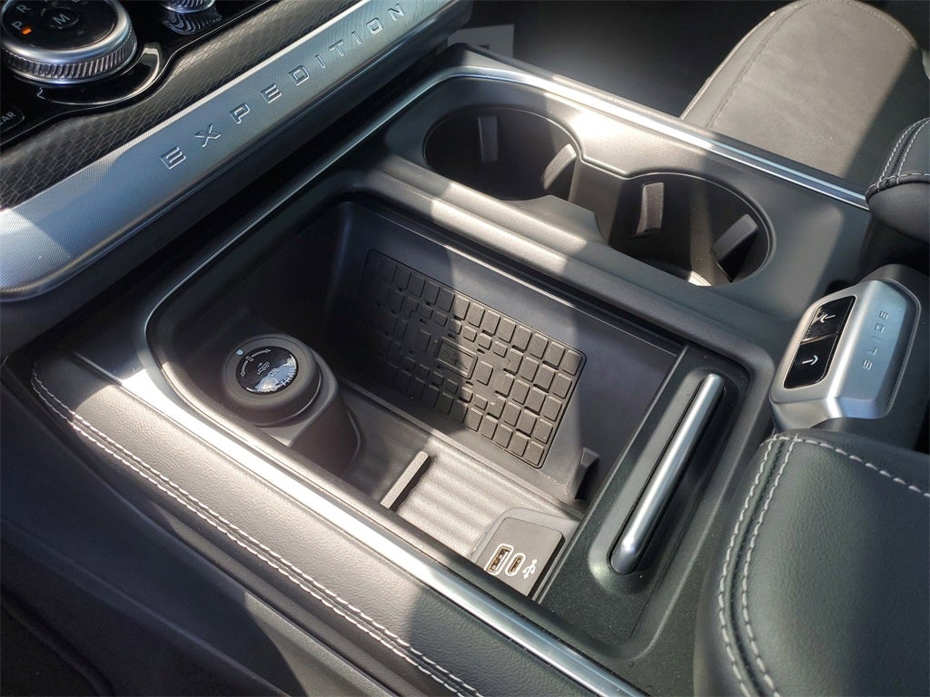 2025 Ford Expedition Platinum®