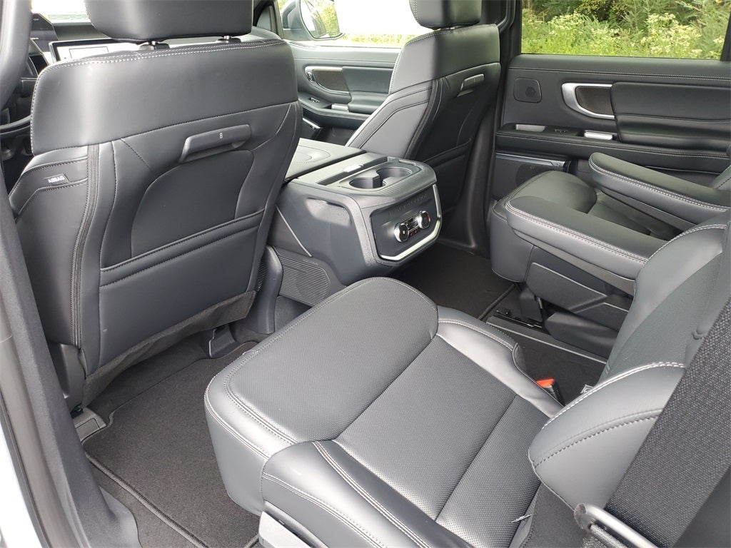 2025 Ford Expedition Platinum®