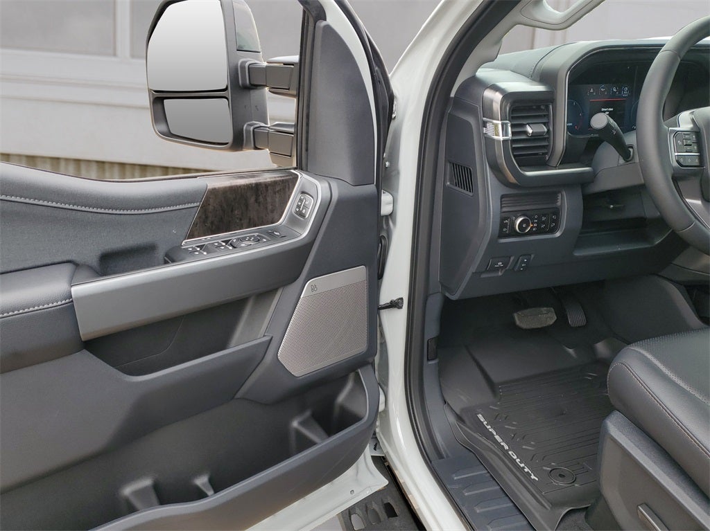 2026 Ford Super Duty F-350® Lariat®