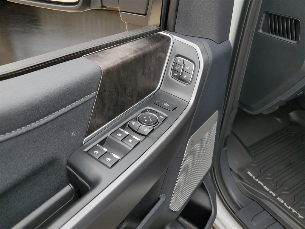 2026 Ford Super Duty F-350® Lariat®