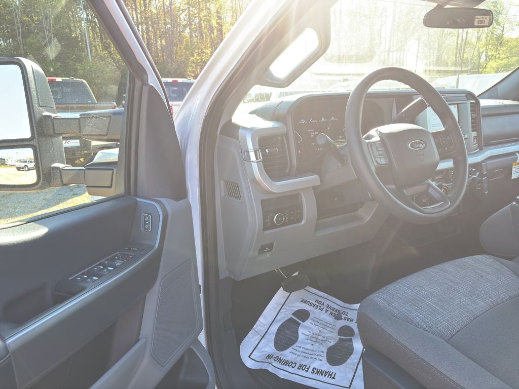 2026 Ford Super Duty F-350® XLT
