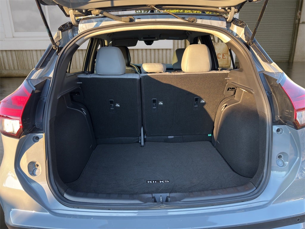 2023 Nissan Kicks SR