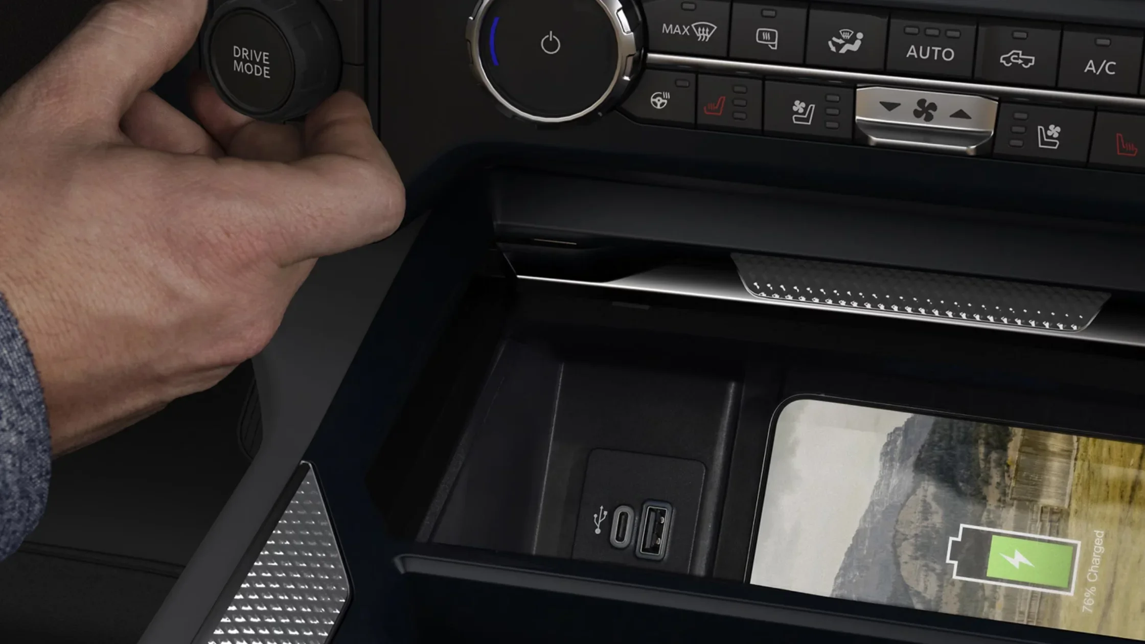 Drive mode dial and wireless charging pad with USB-C and USB-A ports in the 2025 Ford Super Duty®.